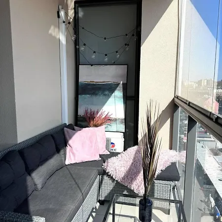 Apartman Golden View - With Parking, Balcony And Wifi