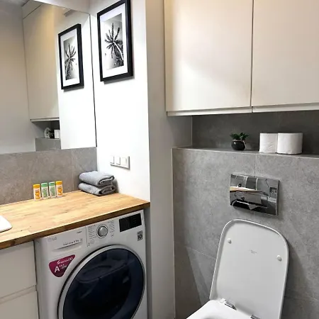 Apartman Golden View - With Parking, Balcony And Wifi